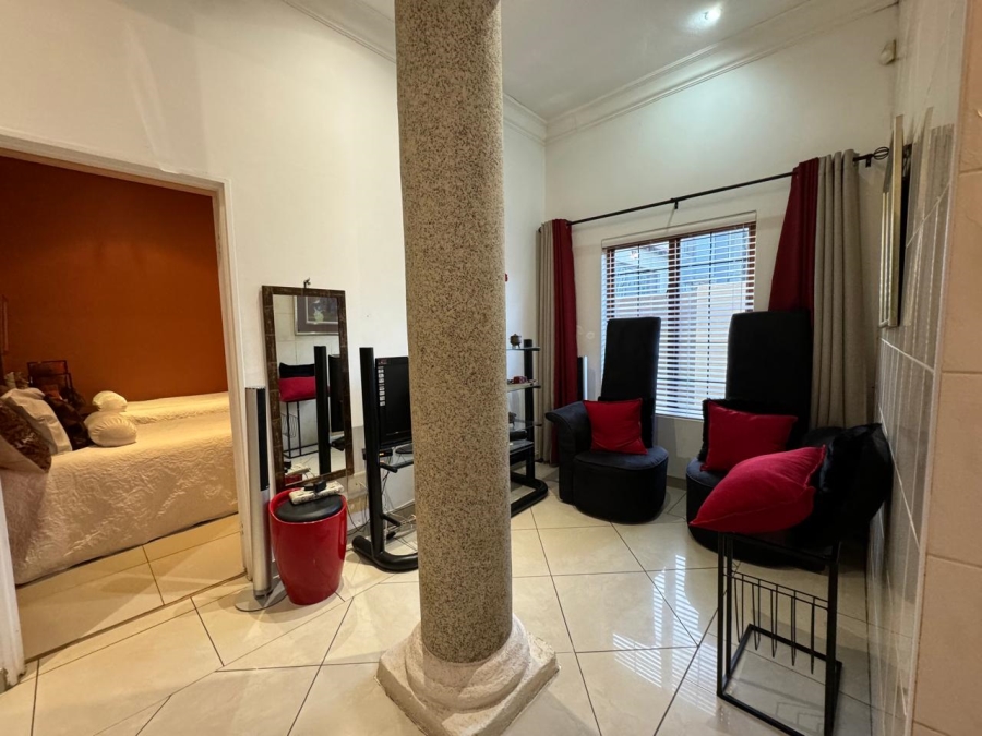 5 Bedroom Property for Sale in Birdwood Estate North West
